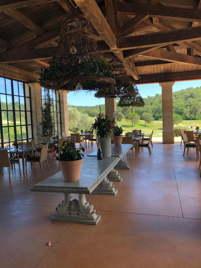 Charmantes Haus Im Golf Club Saint Tropez Exterior photo